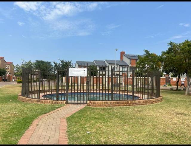 2 BEDROOM APARTMENT FOR SALE IN THE ORCHARDS